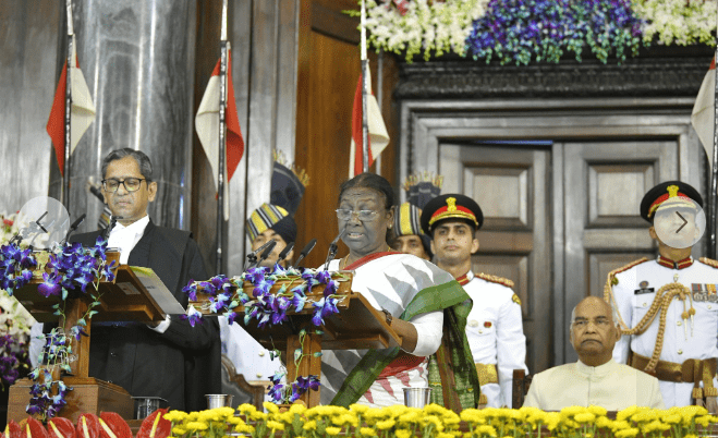 यू यू ललित बने भारत 49वें चीफ जस्टिस, राष्ट्रपति मुर्मू ने दिलाई शपथ