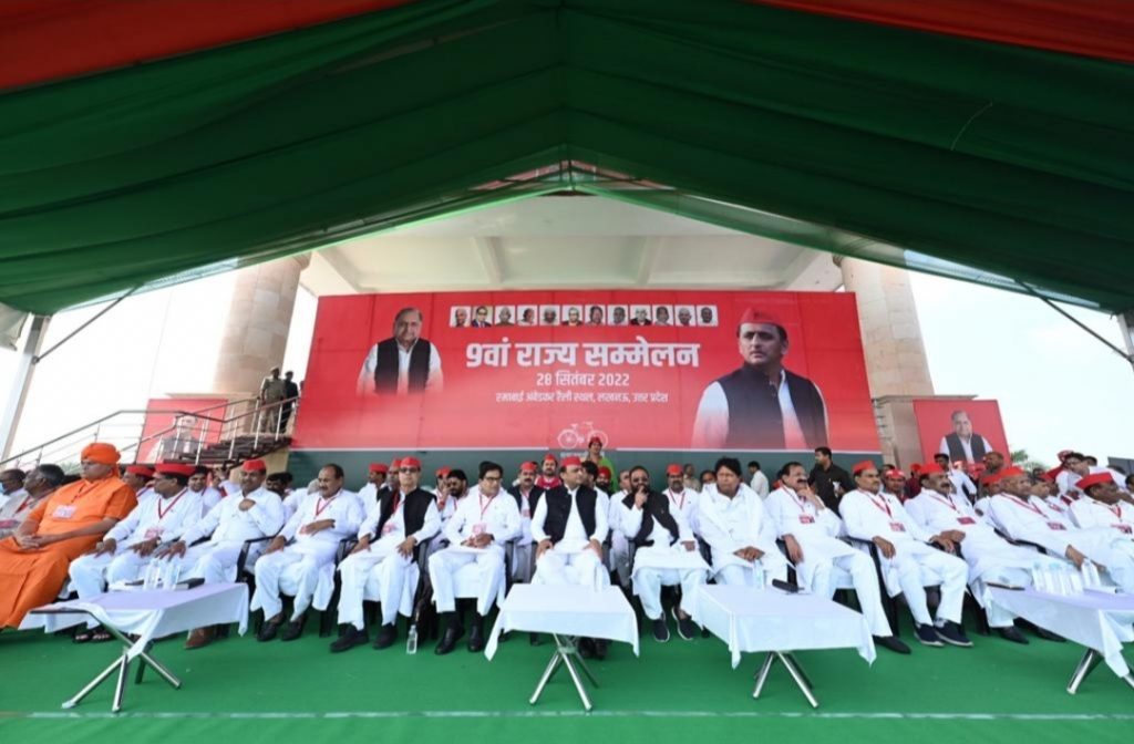 अखिलेश यादव का नया सियासी दांव, नरेश उत्तम को फिर बनाया यूपी प्रदेश अध्यक्ष