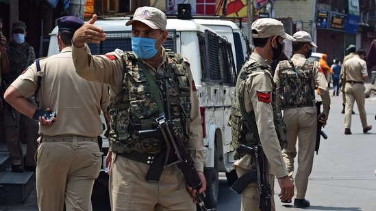 जम्मू-कश्मीर पुलिस ने मौलवियों के कारनामों का किया भंडाफोड़, युवाओं को हिंसा के लिए भड़का रहे थे