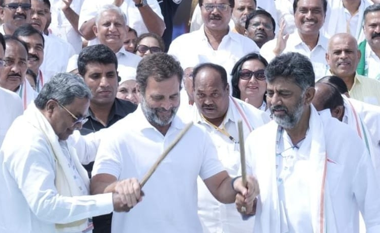 कर्नाटक में कांग्रेस की भारत जोड़ो यात्रा शुरू, राहुल गांधी बोले- संविधान के बिना तिरंगे का कोई मूल्य नहीं