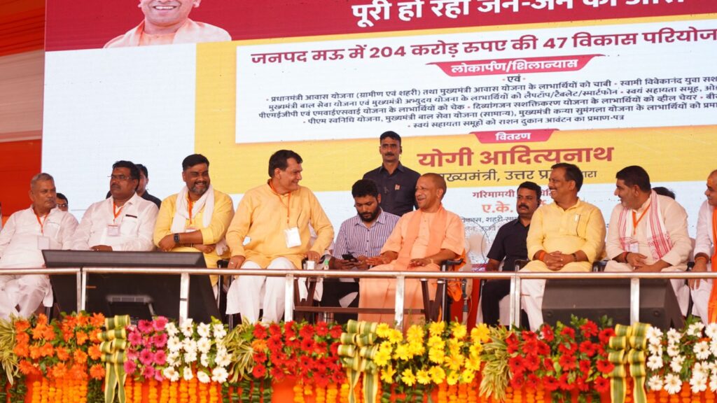 यूपी के नगर विकास मंत्री ने सीएम के साथ कई कार्यक्रमों में हिस्सा लिया