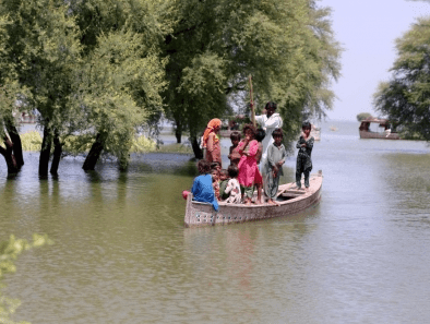 पाकिस्तान में बाढ़ से तबाही का मंज़र,दुनियाभर से मदद के लिए उठे हाथ