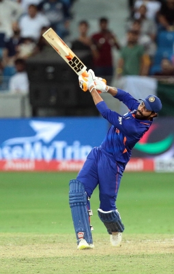 पाकिस्तान के खिलाफ मैच से पहले भारत को झटका,चोट के कारण जडेजा बाहर