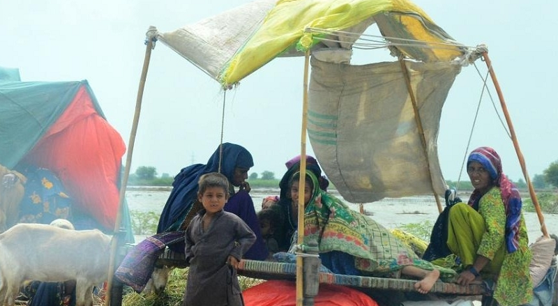 पाकिस्तान में विनाशकारी बाढ़ से मचा हाहाकार,मरने वालों की तादाद बढ़कर 1,693 हुई