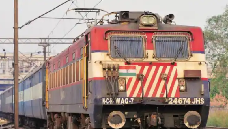 Indian Railways: लखनऊ से दिल्ली का किराया तीन गुना महंगा, हवाई जहाज की तर्ज पर बढ़ेगा भाड़ा