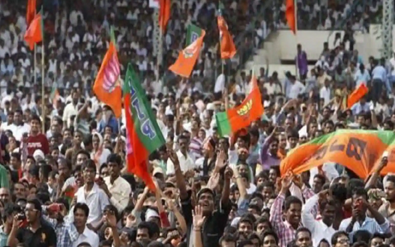 C Voter Survey: गुजरात में दिग्गज नेताओं के टिकट काटना पड़ सकता है भारी, इस सर्वे से बढ़ सकती है BJP की टेंशन