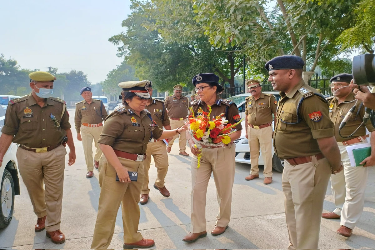 Noida News: नई पुलिस कमिश्नर लक्ष्मी सिंह ने लिया चार्ज, बोलीं- नोएडा में कानून-व्यवस्था का राज कायम करना हमारी प्राथमिकता