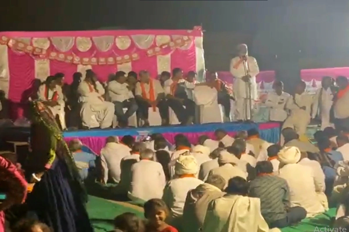 Gujarat Election: अजान की आवाज सुन स्वतंत्र देव सिंह ने बीच में रोका भाषण, बीजेपी के लिए प्रचार करने पहुंचे थे