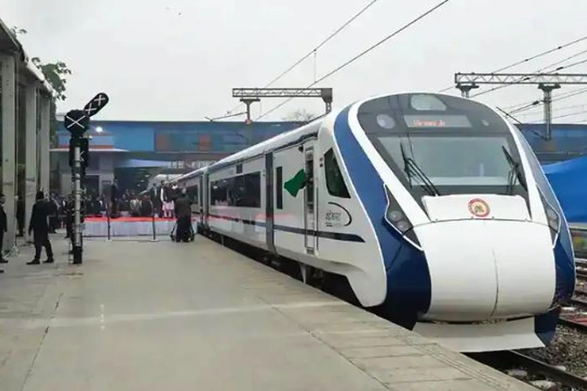 Vande Bharat Express: महाराष्ट्र को एक साथ मिलेंगी दो वंदे भारत ट्रेनें, मुंबई से शिरडी और सोलापुर का सफर होगा सुहाना