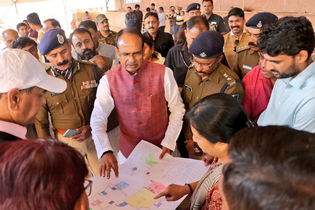 Madhya Pradesh: सीएम शिवराज सिंह चौहान ने राज्य स्तरीय जनजातीय गौरव दिवस की तैयारियों का लिया जायजा