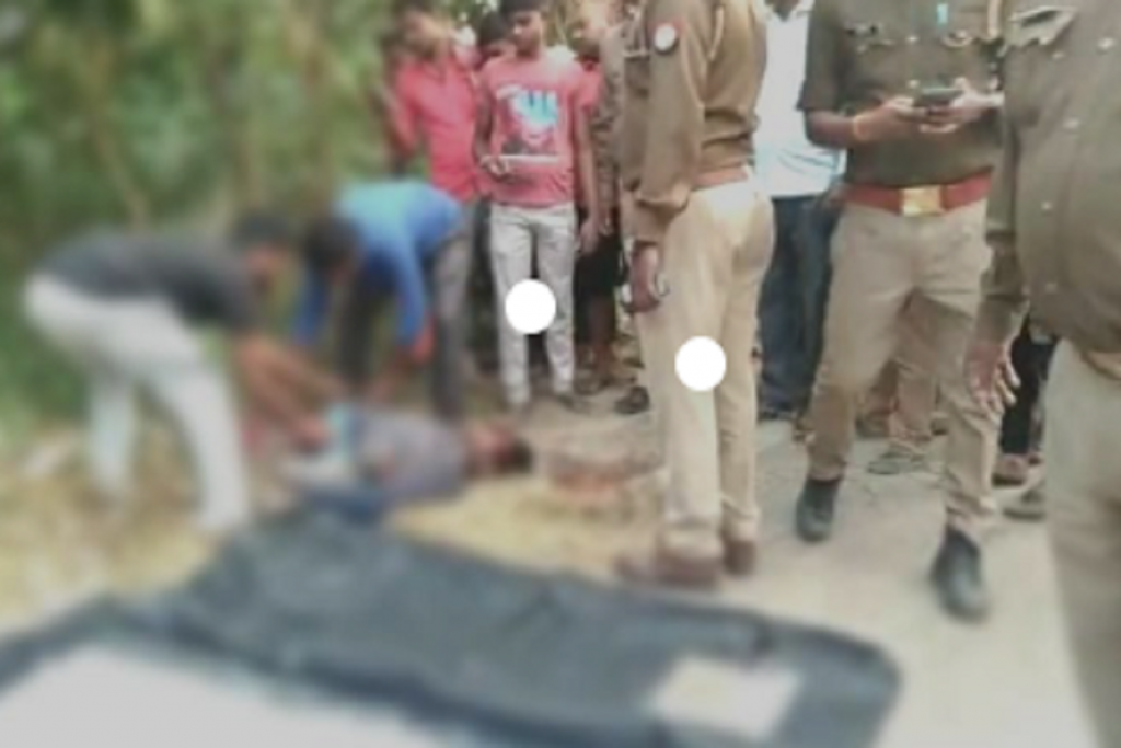 अनियंत्रित ट्रक ने दादा पोते को कुचला