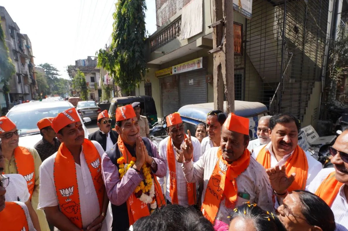 Gujarat Elections: यूपी के मंत्री एके शर्मा ने की ताबड़तोड़ जनसभाएं, बोले- BJP और पीएम मोदी के लिए गुजरात में अपार जन समर्थन