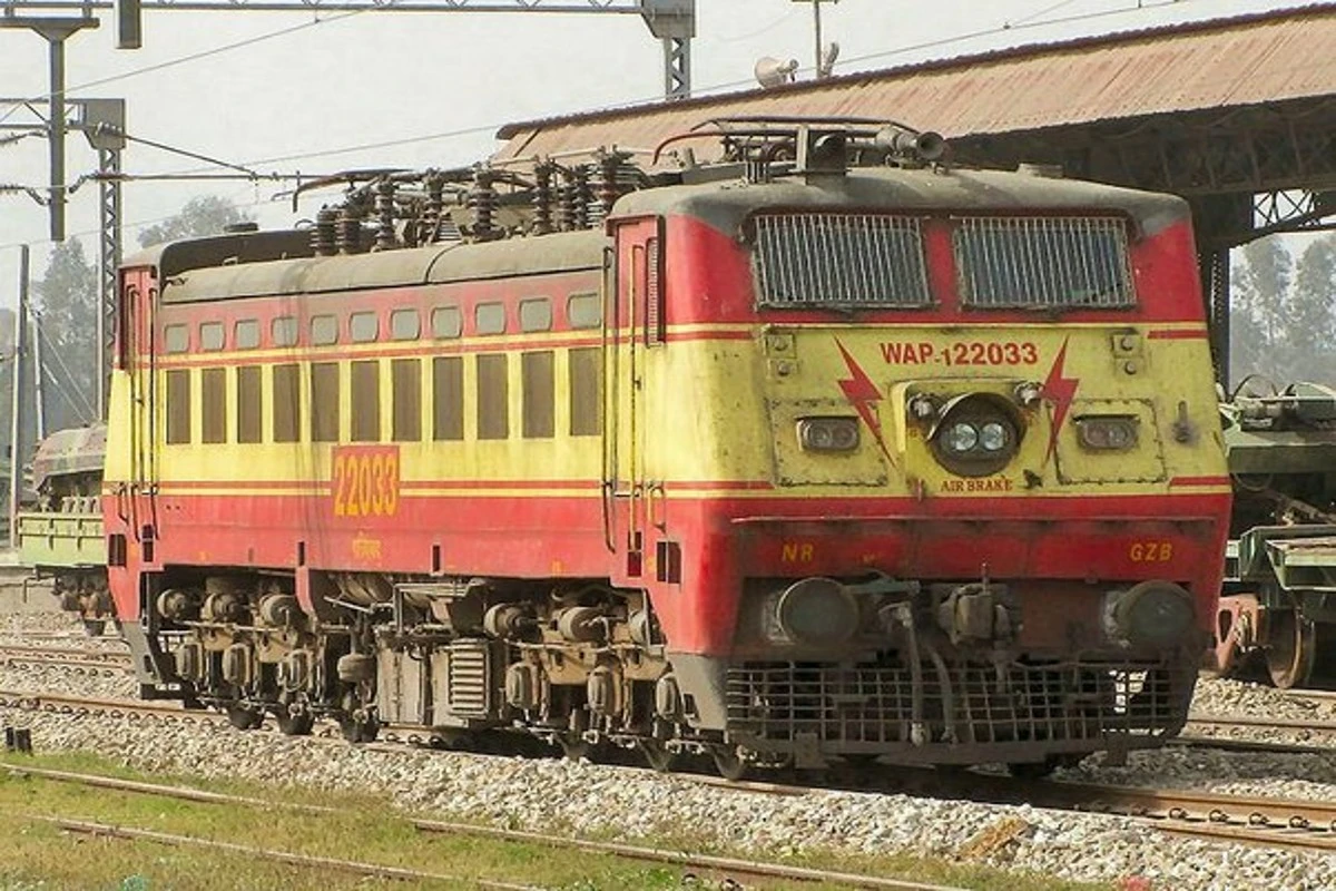 Bihar: स्टेशन तक सुरंग बनाया फिर गायब कर दिया रेल का इंजन, कबाड़ की दुकान में मिले पुर्जे