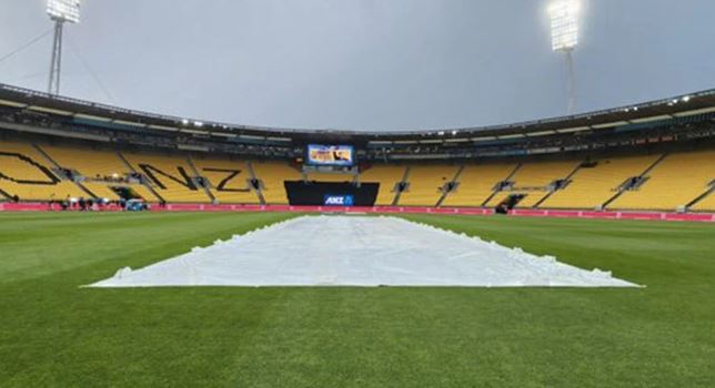 Ind vs Nz: तेज बारिश ने दर्शकों की उम्मीदों पर पानी फेरा, मैच रद्द होने के बाद दोनों कप्तान हाथ मिलाकर लौटे होटल