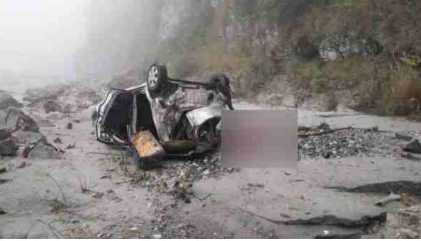 उत्तराखंड: जोशीमठ में भीषण सड़क हादसा, गाड़ी के खाई में गिरने से 12 लोगों की मौत, रेस्क्यू ऑपरेशन जारी