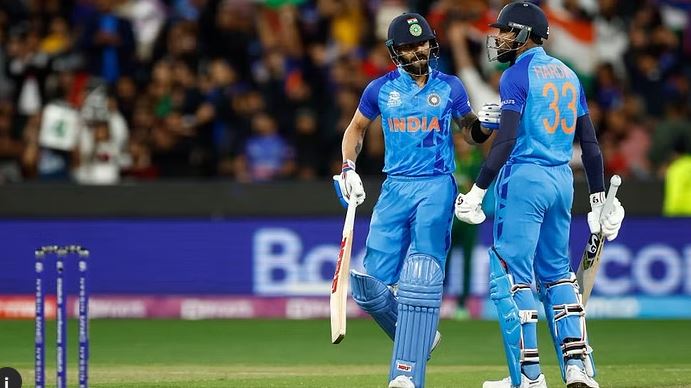 T20 World Cup: कोहली-पांड्या की हाफसेंचुरी के दम पर भारत ने इंग्लैंड को दिया 169 रनों का लक्ष्य