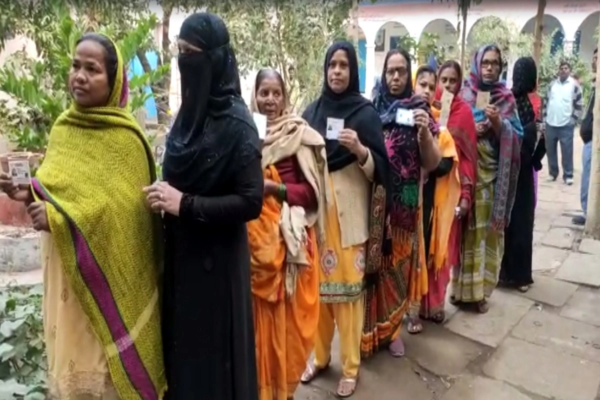 Bihar Municipal Elections: बिहार नगर निकाय चुनाव के पहले चरण के लिए मतदान जारी, चुनाव में हो रहा है आधुनिक तकनीक का उपयोग