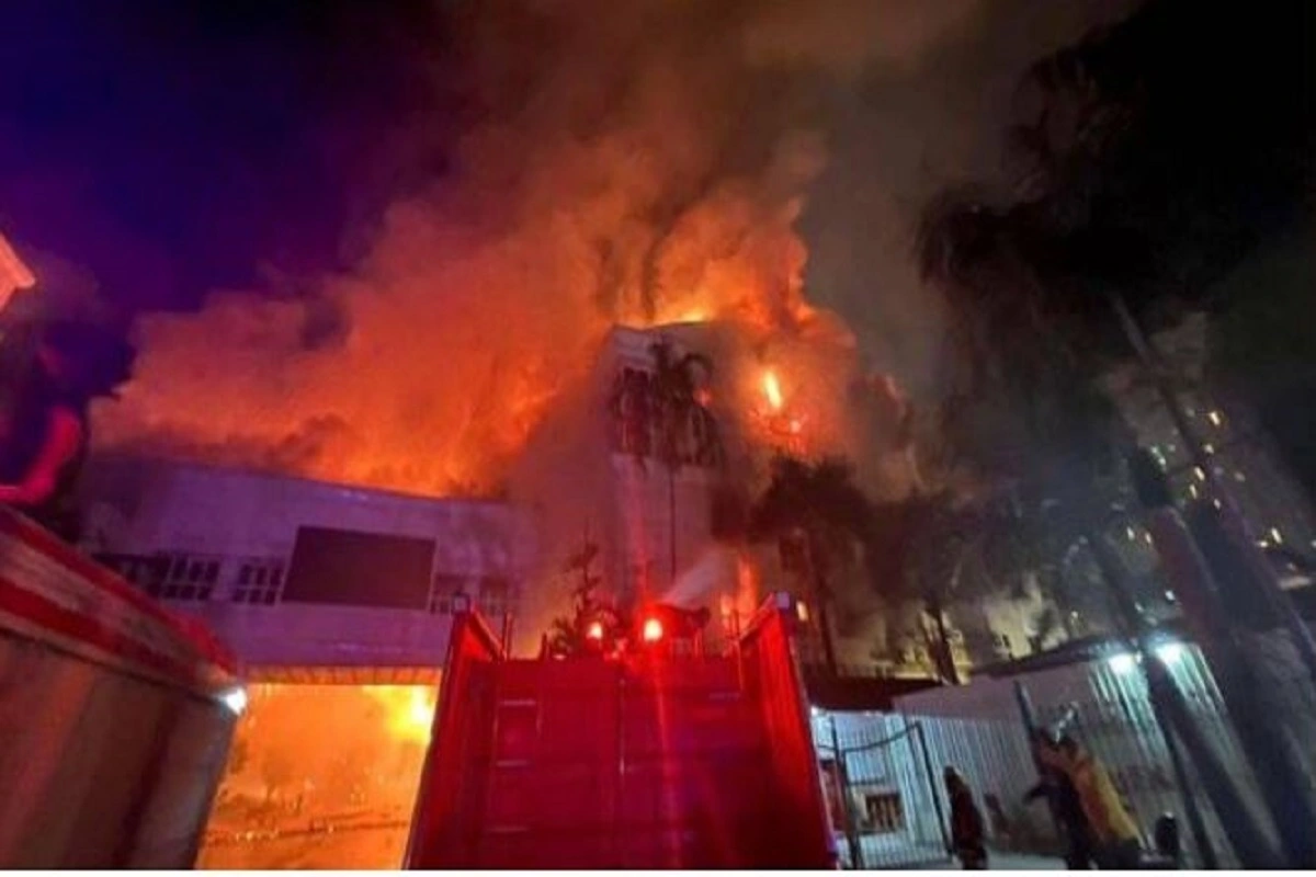 Cambodia: कंबोडिया के होटल में लगी भीषण आग, लपटों से घिरे लोग पांचवीं मंजिल से कूदे, 10 की मौत, दर्जनों घायल