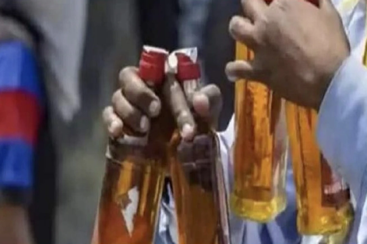 New Liquor Policy: फिर महंगी हुई शराब, अब हर पर बोतल पर चुकाना 17 रुपये सेस, अधिसूचना जारी