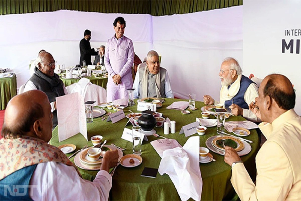 Narendra Pm Modi And kharge lunch