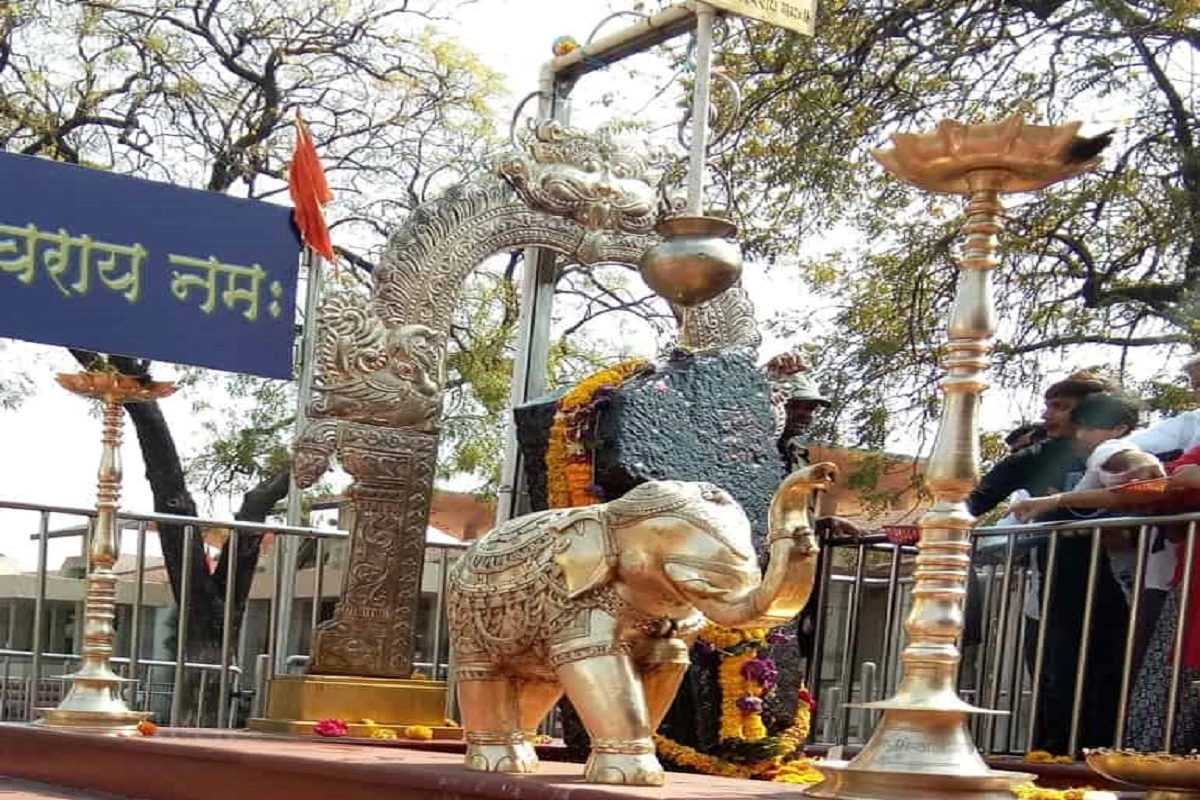 Shani Shingnapur Temple: इस गांव के घरों में नहीं लगता ताला, शनि महाराज करते हैं रखवाली