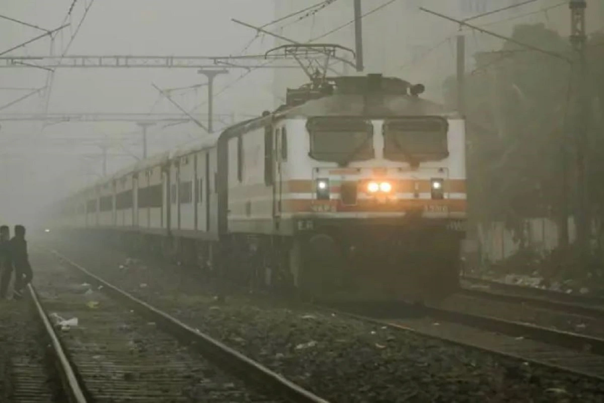 Train Cancelled: कोहरे के कारण आज भी 314 ट्रेनें रद्द, 24 गाड़ियों का बदला रूट