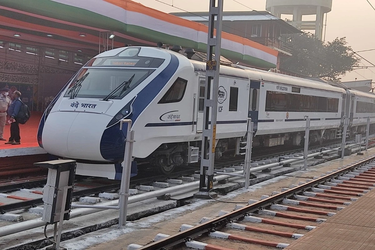 Vande Bharat Express: नॉर्थ ईस्ट को पीएम मोदी की सौगात, जल्द ही इस रूट पर दौड़ेगी ‘वंदे भारत’ ट्रेन