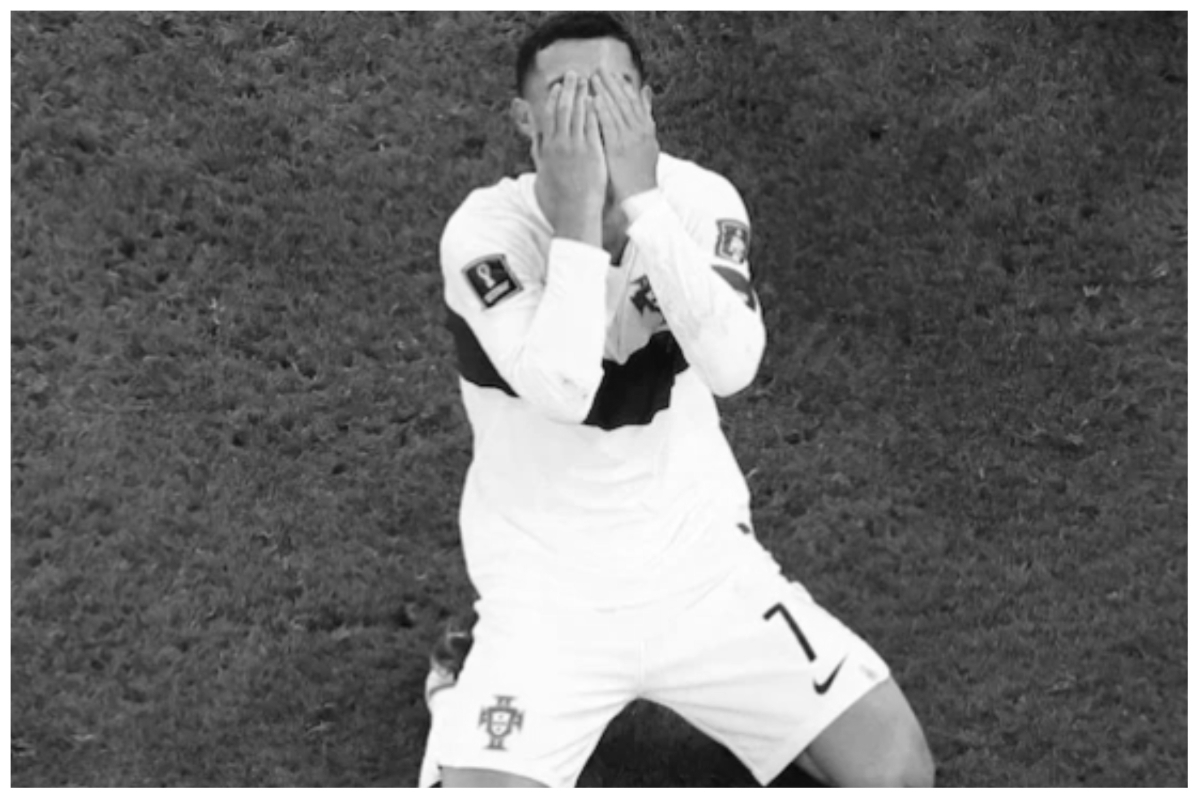 VIDEO FIFA: आंखों में आंसू, झुके कंधे… Cristiano Ronaldo का सपना हुआ चकनाचूर