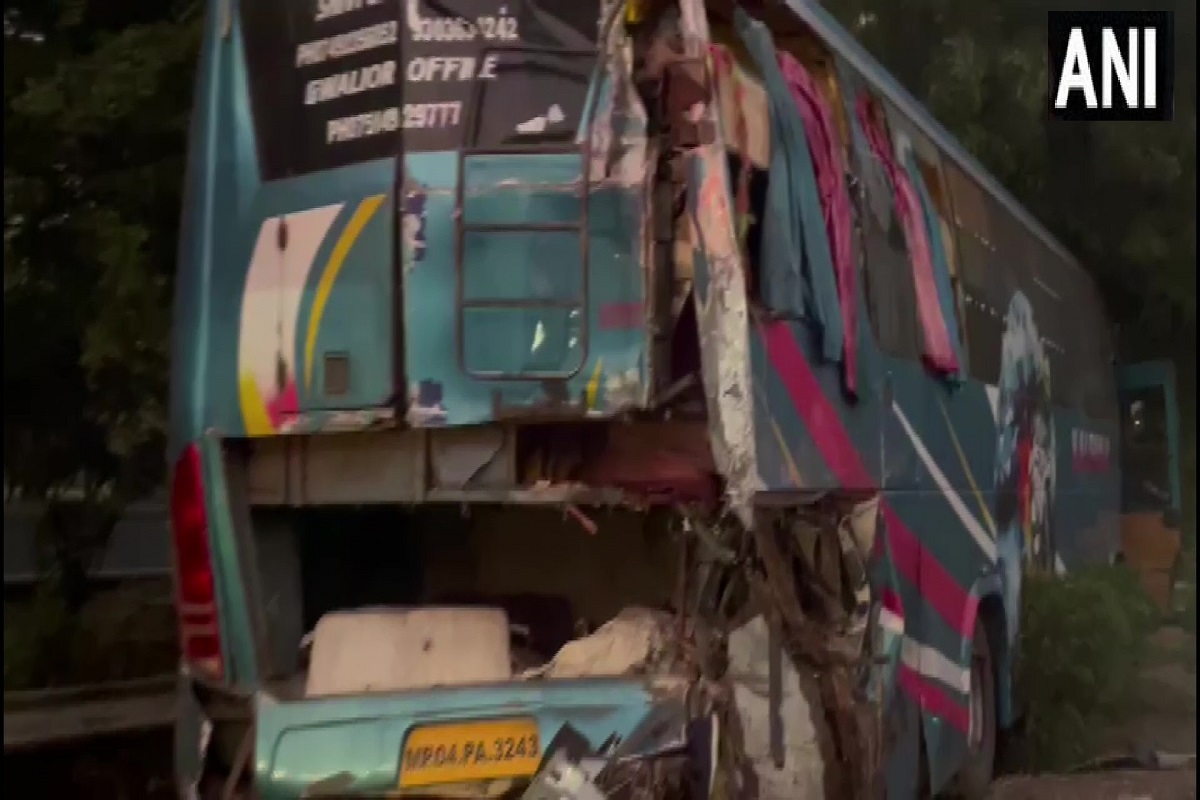 Greater Noida Expressway Accident: ग्रेटर नोएडा एक्सप्रेस-वे पर 2 बसों की टक्कर, 3 लोगों की मौत, 13 घायल