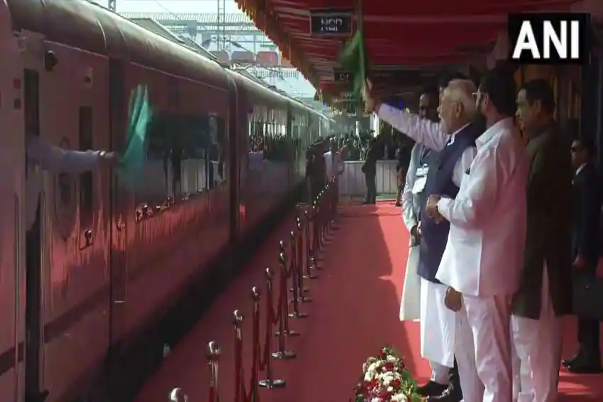 Vande Bharat Express: पीएम मोदी ने नागपुर-बिलासपुर वंदे भारत ट्रेन को दिखाई हरी झंडी, नागपुर मेट्रो में की सवारी