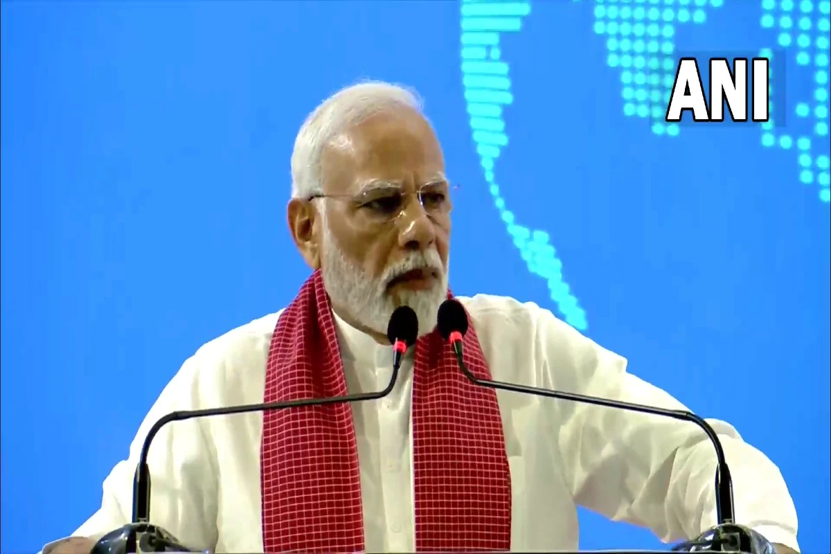 PM Modi: पीएम मोदी ने तीन राष्ट्रीय आयुष संस्थानों का किया उद्घाटन, बोले- हमें जीवन जीने का तरीका सिखाता है आयुर्वेद