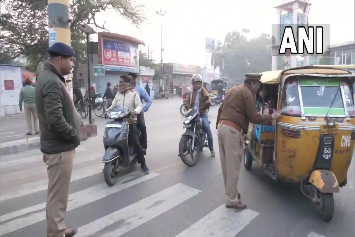 Mathura: हिंदू महासभा के हनुमान चालीसा के ऐलान के बाद प्रशासन अलर्ट, श्रीकृष्ण जन्मभूमि-ईदगाह की सुरक्षा बढ़ी, एक कार्यकर्ता गिरफ्तार