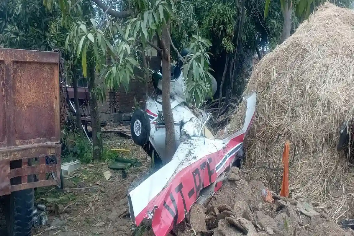 Trainee Plane Crash: एमपी के रीवा में ट्रेनी प्लेन क्रैश, पायलट की मौत, पेड़ और मंदिर के गुंबद से टकराया विमान