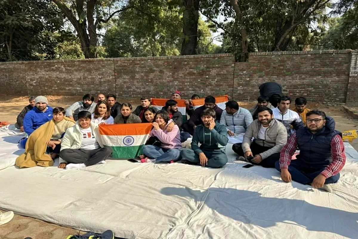 Wrestlers Protest: भारतीय रेसलिंग में बगावत, पहलवान बजरंग पुनिया और साक्षी मलिक फेडरेशन के खिलाफ धरने पर बैठे