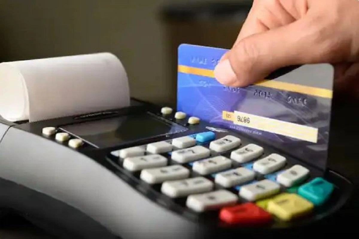 Credit Cards: क्रेडिट कार्ड हुआ चोरी या खो गया तो तुरंत करें ये चार काम, वरना हो जाएगी मुश्किल