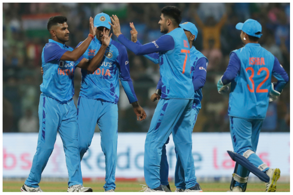 Shivam Mavi: डेब्यूटांट मावी ने चटकाए 4 विकेट, यूपी एक्सप्रेस के आगे फेल हुए एशियन चैंपियन श्रीलंका के बल्लेबाज