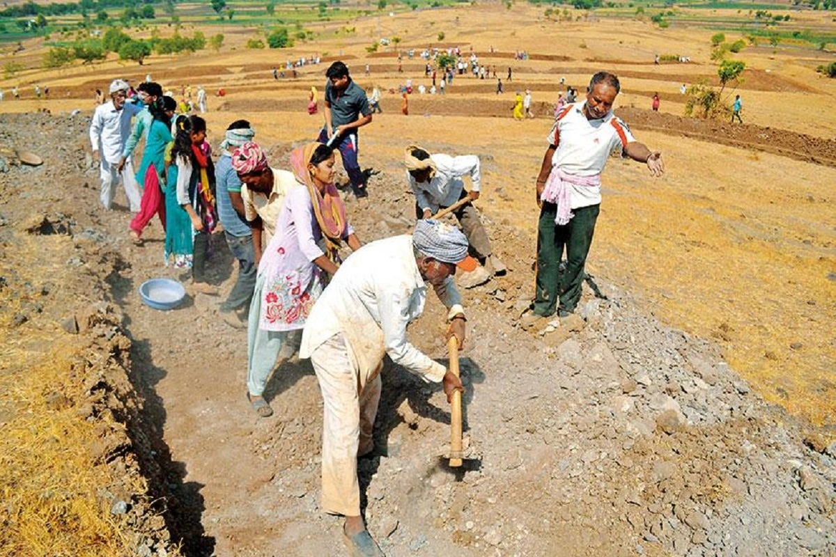 MGNREGA : मनरेगा मजदूरों के लिए 1 जनवरी से ऑनलाइन अटेंडेंस, अनिवार्य होगा नया सिस्टम