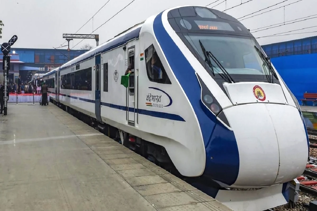 Vande Bharat Express: पीएम मोदी आज मुंबई में दो वंदेभारत ट्रेनों को हरी झंडी दिखाएंगे, शिक्षण परिसर का भी करेंगे उद्घाटन