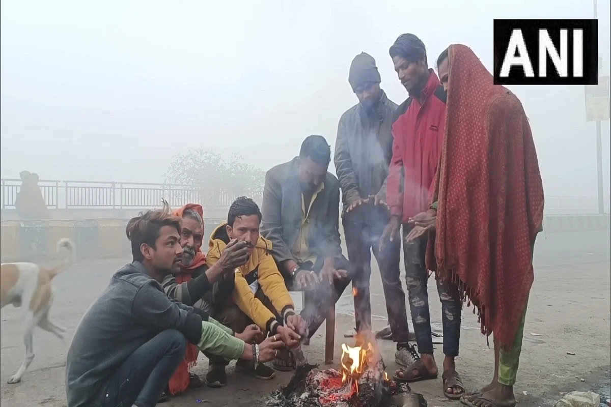 Weather Update Today: दिल्ली-NCR में कड़कड़ाती ठंड का प्रकोप, बाहर जाने से पहले जान लें मौसम का हाल