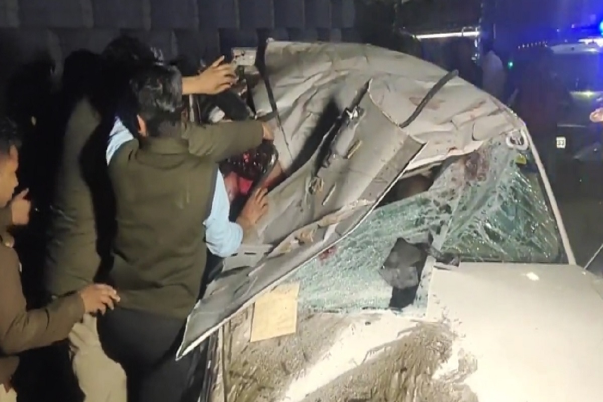 Lucknow News: पॉलिटेक्निक फ्लाईओवर से गिरी बोलेरो के उड़े परखच्चे, तीन की मौत, एक गम्भीर रूप से घायल, CM ने जताया दुख