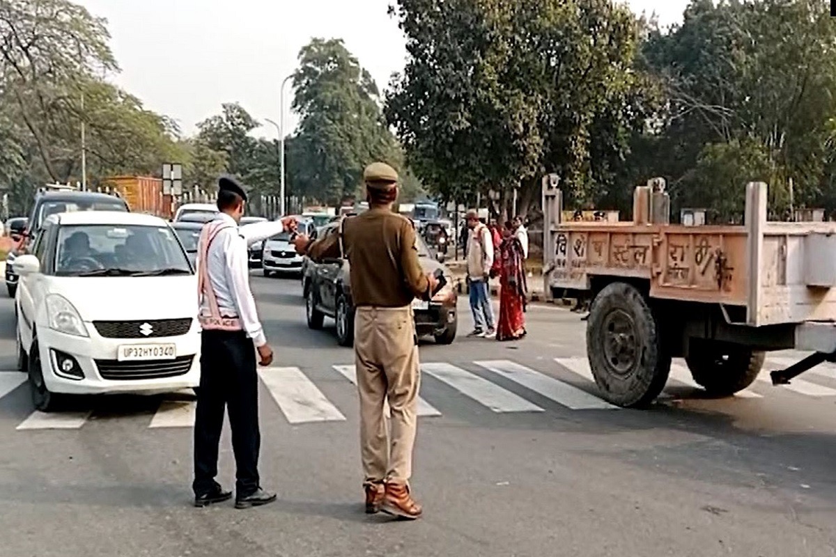 HSRP: नोएडा-गाजियाबाद वाले हो जाएं सावधान, नहीं तो कटेगा पांच हजार का चालान