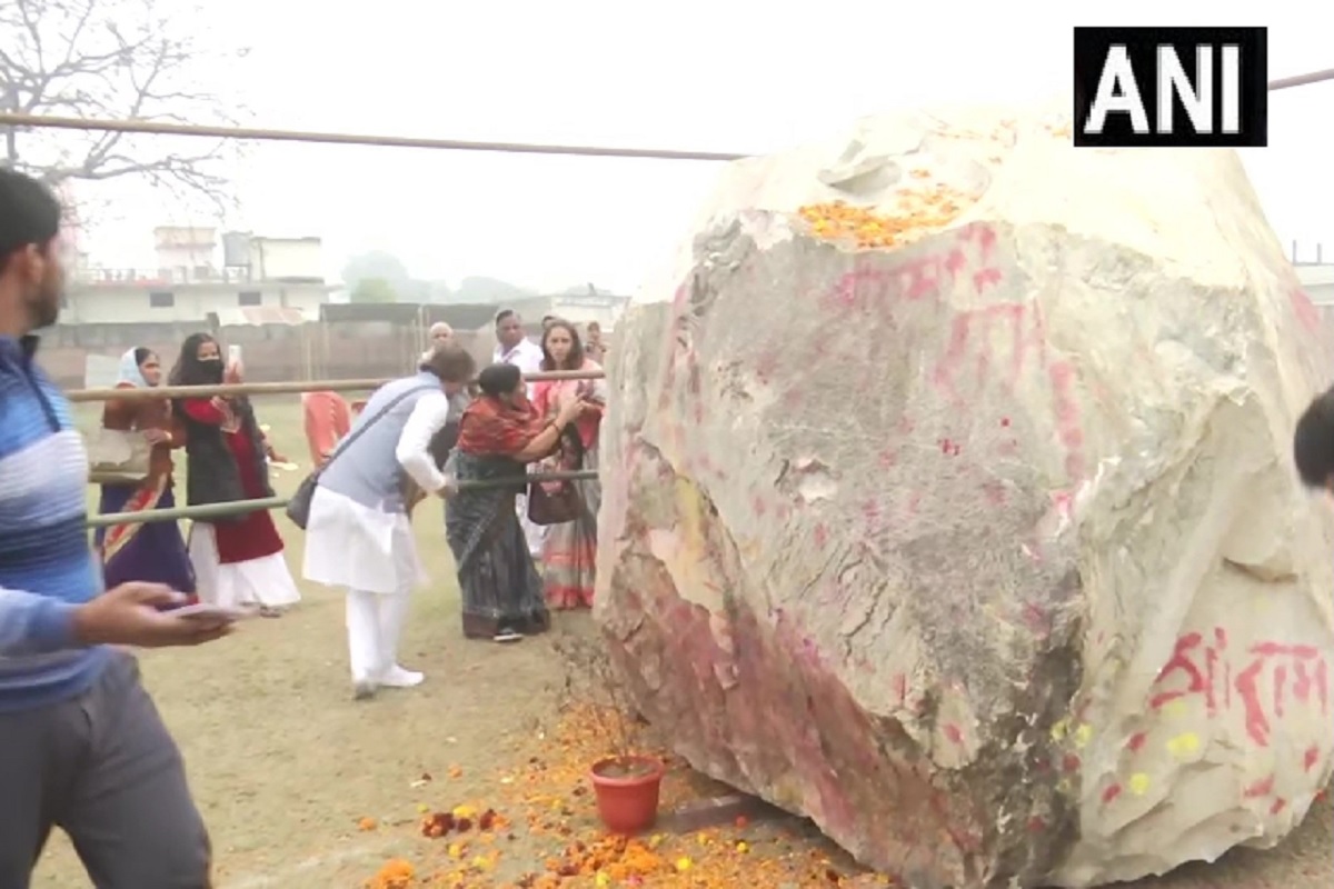 अयोध्या पहुंची शालिग्राम शिला, खड़ा हुआ नया विवाद, जगद्गुरु परमहंस आचार्य ने कहा कैसे चलेगी छेनी-हथौड़ी, देखें वीडियो