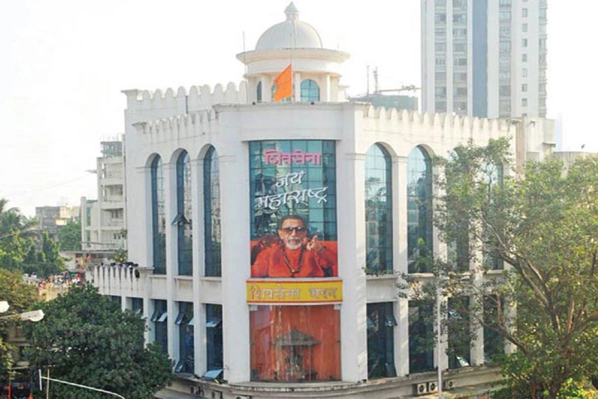 Shiv Sena: सिंबल पर कब्जे के बावजूद शिवसेना भवन पर दावा नहीं ठोक पाएगा शिंदे गुट!
