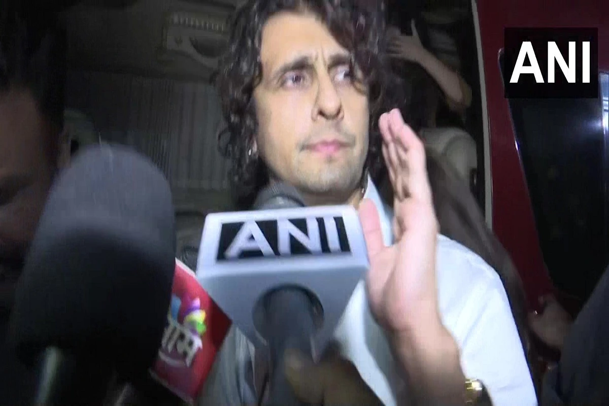 Sonu Nigam: म्यूजिक इवेंट के दौरान सोनू निगम से हुई हाथापाई, सेल्फी लेने के दौरान सिंगर से धक्का-मुक्की, वीडियो वायरल