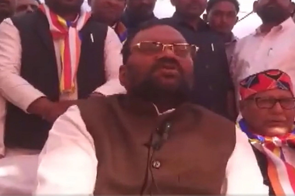 Video: सपा नेता स्वामी प्रसाद मौर्य के बिगड़े बोल, साधु-संतों को आतंकी और कसाई बताया