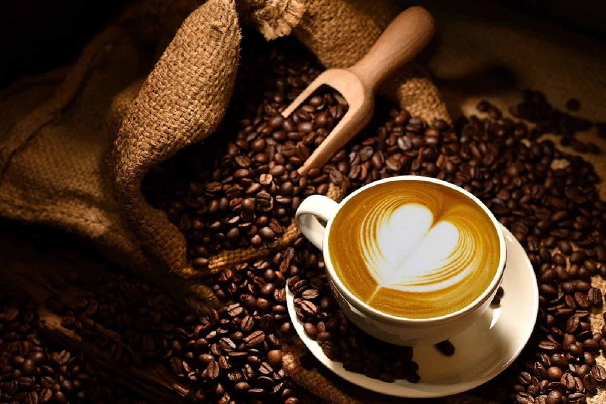 2 कप कॉफी की कीमत 3.5 लाख रुपए, बिल चुकाने के बाद कपल का सिर चकराया, कंपनी ने बताई वजह