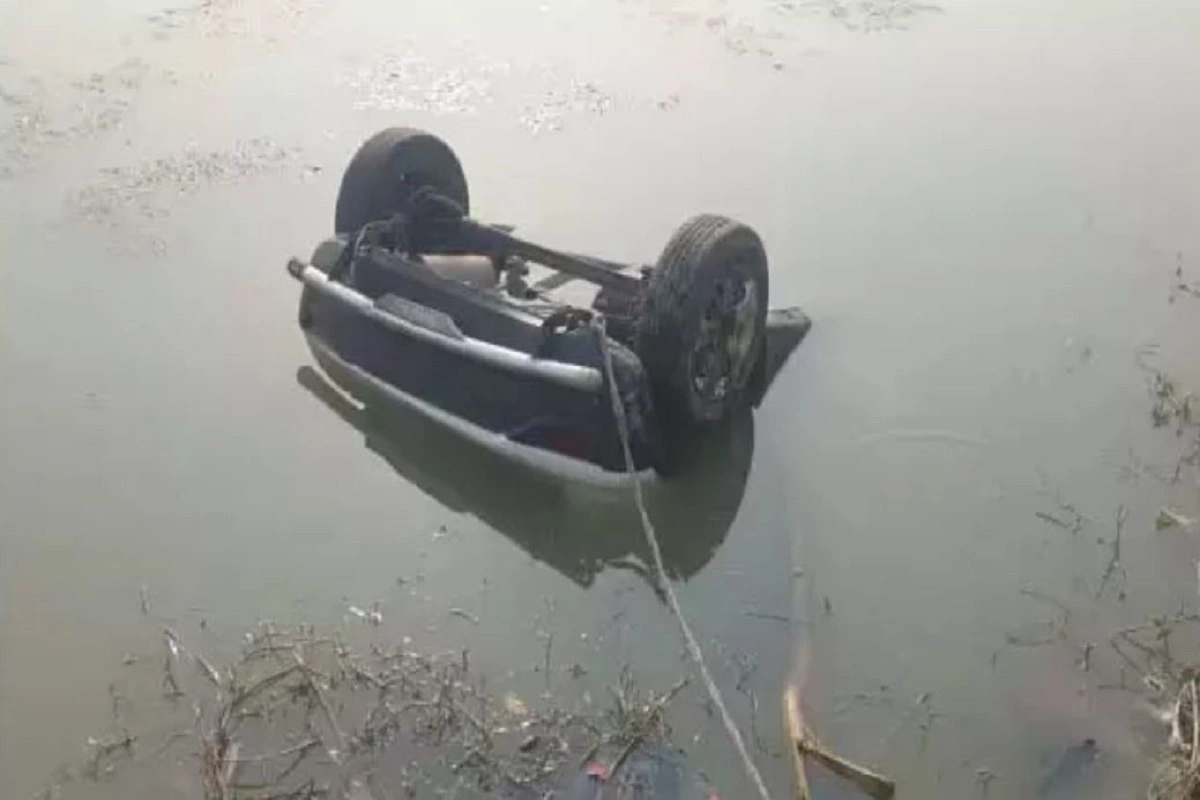 Bihar: हादसे की शिकार हुई बारात से लौट रही कार, सड़क किनारे गड्ढे में गिरी, 3 की हुई मौत