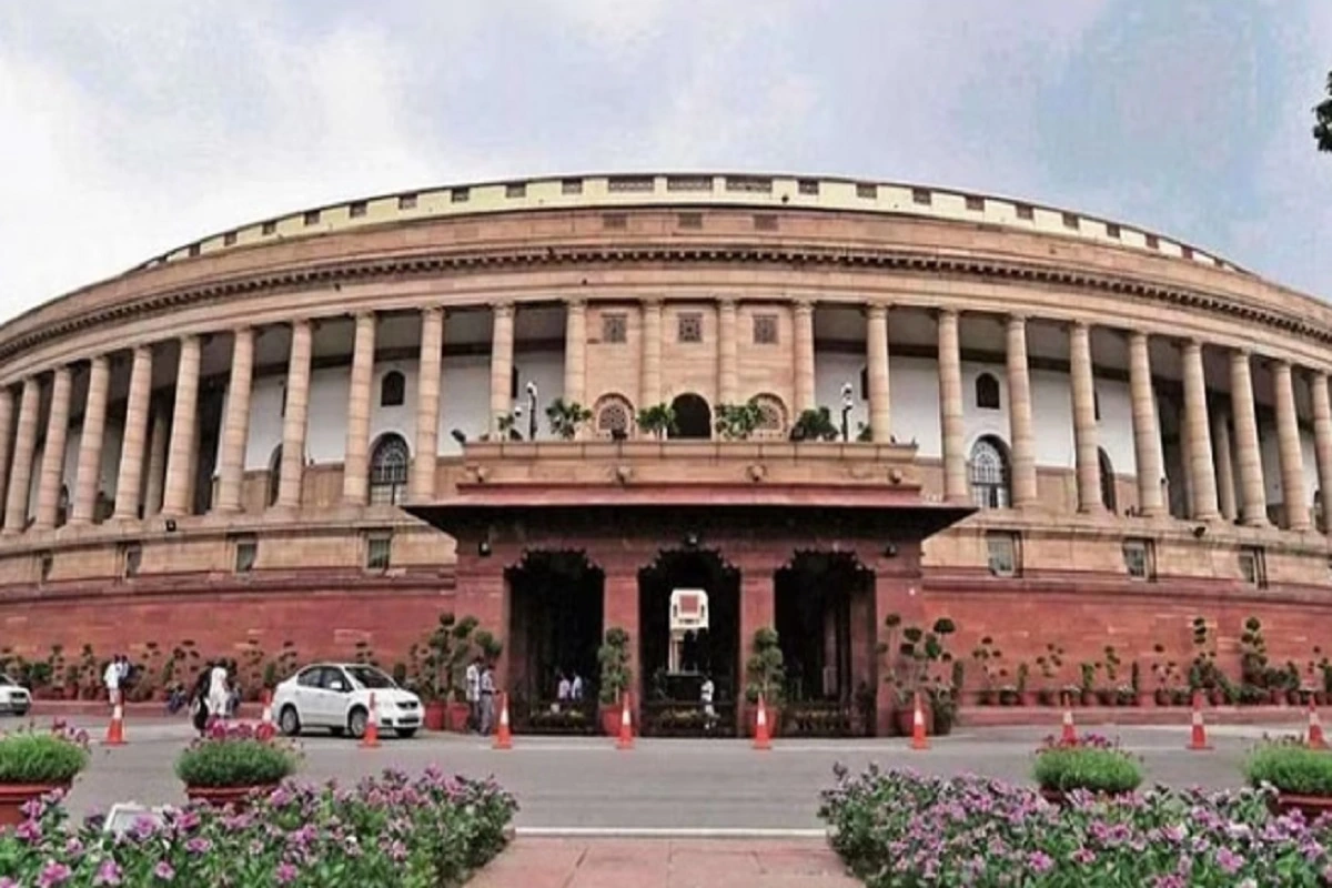 Parliament Monsoon Session: अविश्वास प्रस्ताव के बीच लोकसभा में आज पेश होगा दिल्ली सेवा बिल, हंगामा होने के आसार