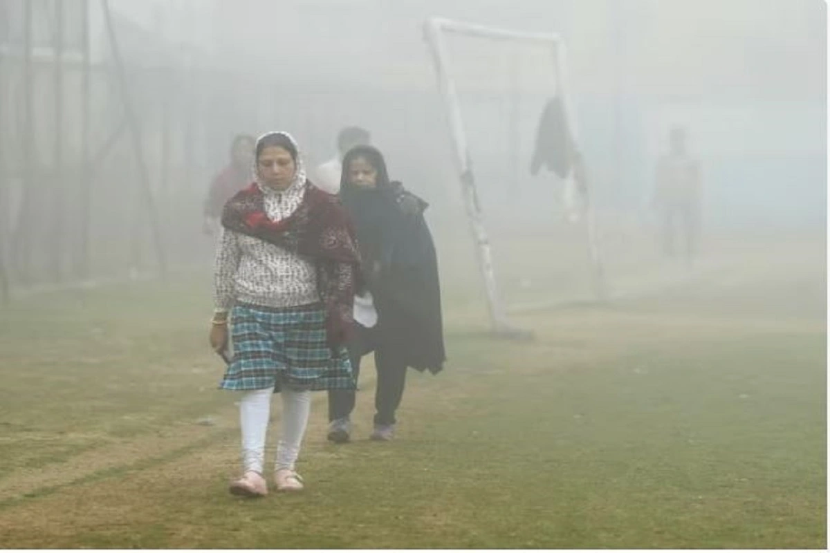 Delhi Weather Update: दिल्ली में बढ़ने वाली है ठंड, लुढ़केगा पारा, IMD ने जारी की चेतावनी