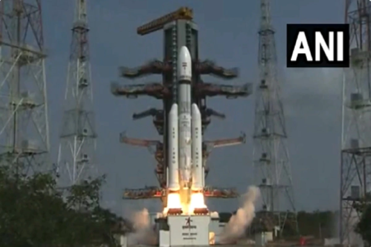 36 सैटेलाइट के साथ ISRO ने लॉन्च किया भारत का सबसे बड़ा रॉकेट LVM3, जानें क्या है खासियत?